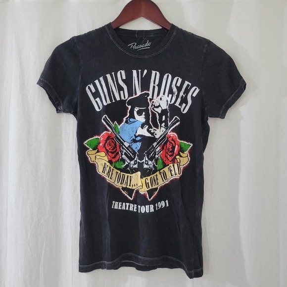 Bravado Tops - NWT Bravado Hot Top Gun's N Rose's Black/White T-Shirt